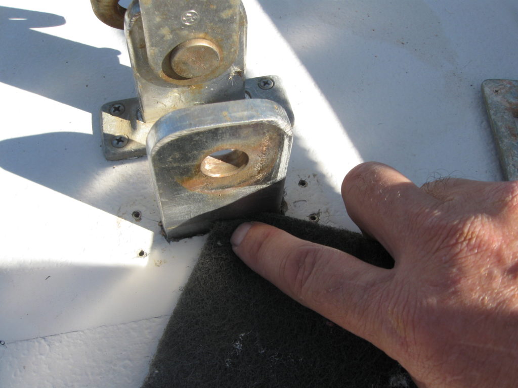 Cleaning a chainplate